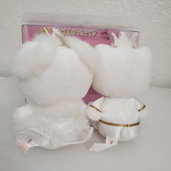 Sanrio Hello Kitty Collectible | Royal Prince & Princess - Picture 3 of 8